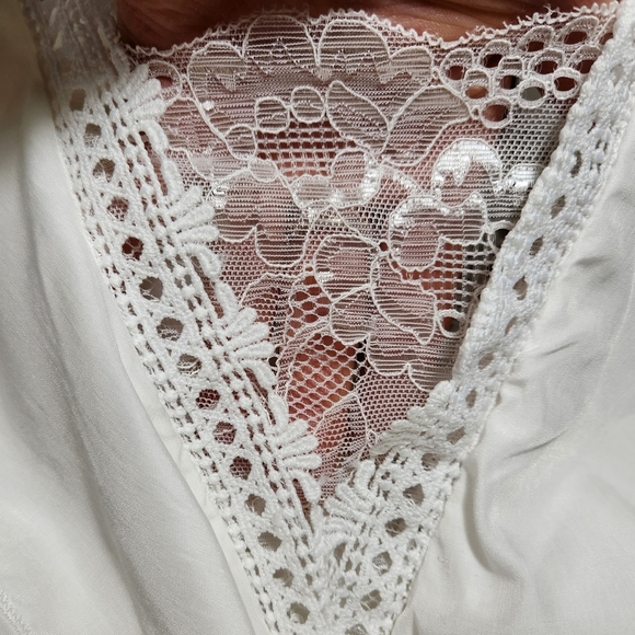 SIZE Large White Bohemian Maxi Dress with lace and ruffles V-neckline Light. - Picture 10 of 13